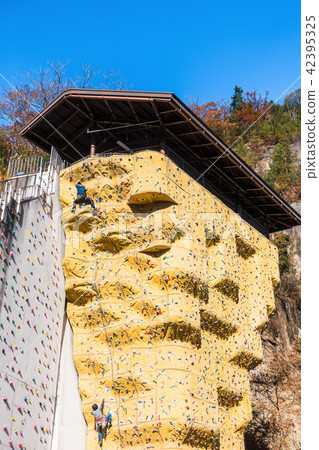 Climbing 42395325