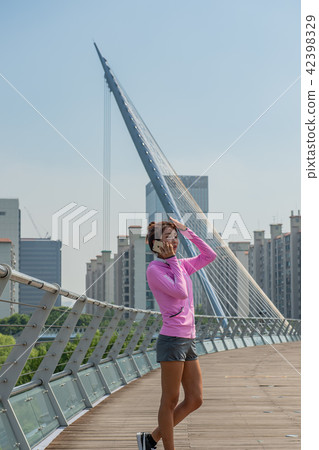 運動豐富的女性 運動豐富的女性 42398329
