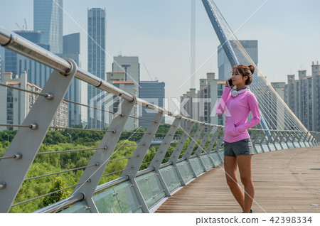 運動豐富的女性 運動豐富的女性 42398334