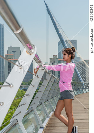 Exercise-enriched women Exercise-enriched women 42398341