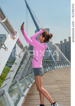 運動豐富的女性 運動豐富的女性 42398343