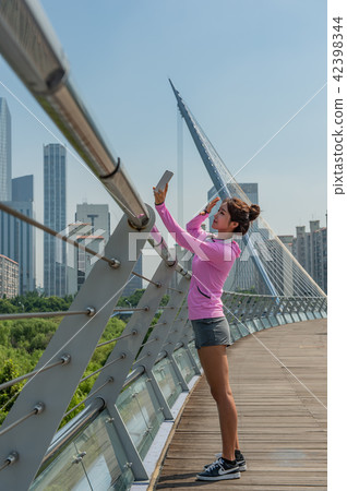 運動豐富的女性 運動豐富的女性 42398344