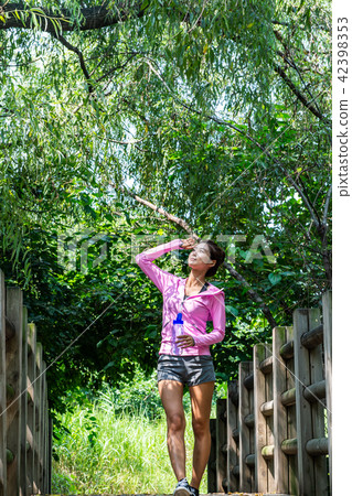 Exercise-enriched women Exercise-enriched women 42398353