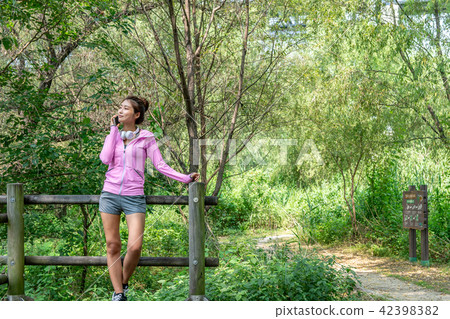 運動豐富的女性 運動豐富的女性 42398382