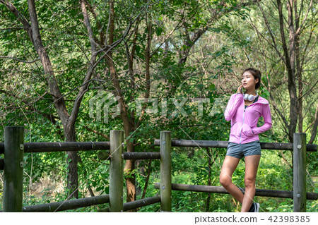運動豐富的女性 運動豐富的女性 42398385