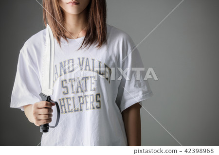 A dangerous lady with a survival knife A dangerous lady with a survival knife 42398968