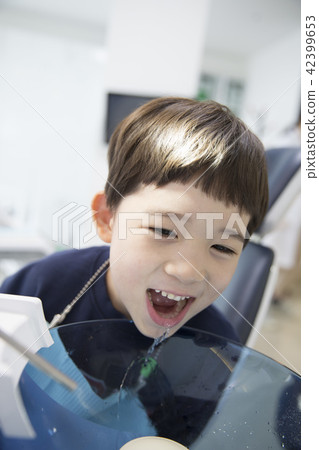 A dentist child A dentist child 42399653