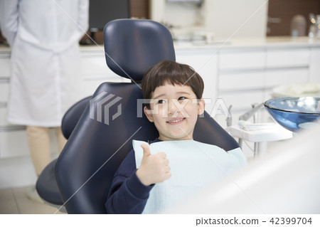 A dentist child A dentist child 42399704