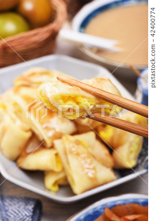 Egg pancake / Chinese omelet Egg pancake / Chinese omelet 42400774