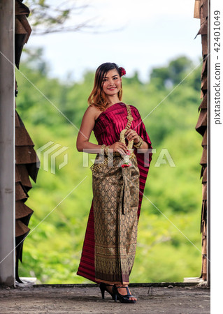 Young Woman in Thai Traditional Dress King Rama 1 42401049