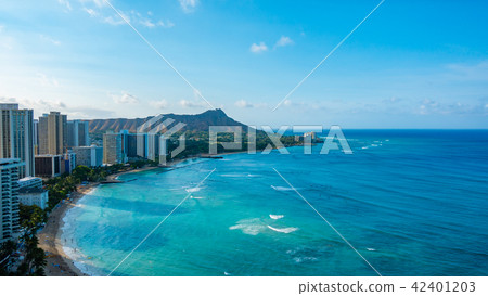 威基基海灘、夏威夷海灘和鑽石山的壯麗白色沙灘景色。 威基基海灘、夏威夷海灘和鑽石山的壯麗白色沙灘景色。 42401203
