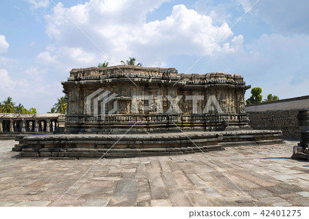 The compact and ornate Veeranarayana temple The compact and ornate Veeranarayana temple 42401275