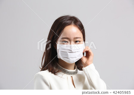亞洲的年輕女子,美容面部表情,細塵,面膜,鼻子感冒 亞洲的年輕女子,美容面部表情,細塵,面膜,鼻子感冒 42405985