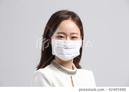 亞洲的年輕女子,美容面部表情,細塵,面膜,鼻子感冒 亞洲的年輕女子,美容面部表情,細塵,面膜,鼻子感冒 42405990