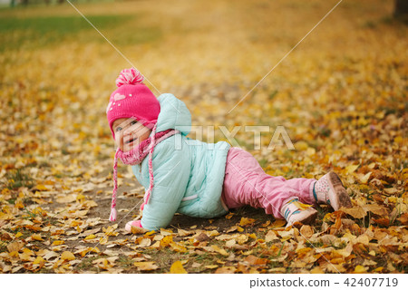 cute happy girl in autumn park cute happy girl in autumn park 42407719