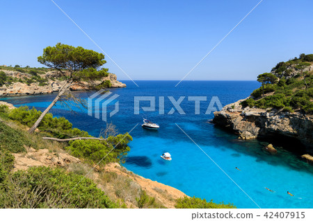 The lagoon of Cala des Moro in Mallorca, Spain 42407915