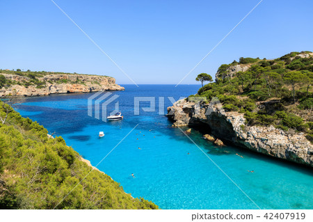 The lagoon of Cala des Moro in Mallorca, Spain 42407919