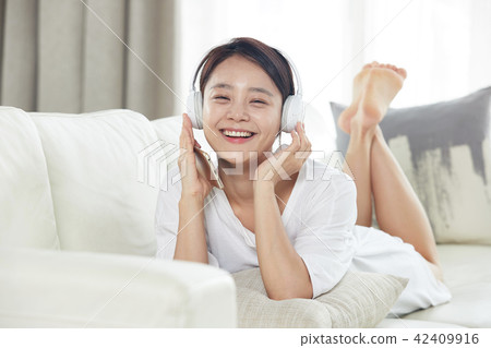 Single life, holiday, leisurely everyday 42409916