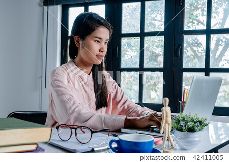 Business woman hands typing on keyboard Business woman hands typing on keyboard 42411005