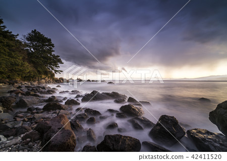 Dusk of Manazuru Peninsula Shobuura coast 42411520