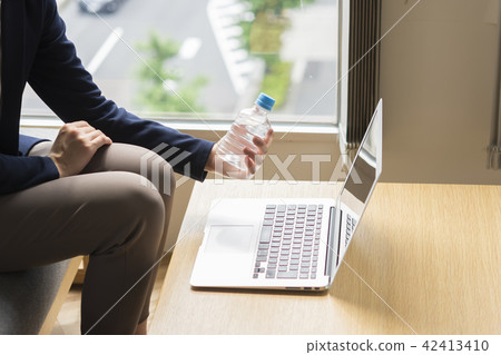 女商人PET瓶沒有面孔 女商人PET瓶沒有面孔 42413410
