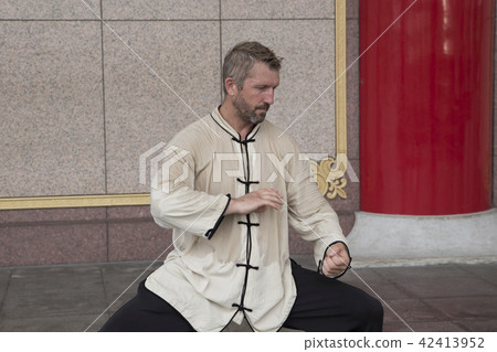 仰慕中國武術的西洋人 仰慕中國武術的西洋人 42413952