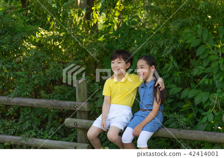 Friends and children Friends and children 42414001