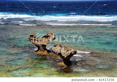 沖繩,琉球,海邊,古宇利島,心形岩 沖繩,琉球,海邊,古宇利島,心形岩 42417256