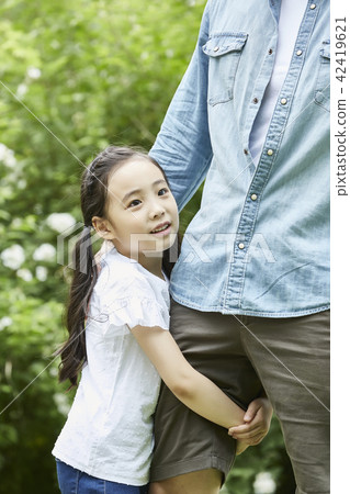 家庭,公園,自然,森林,孩子,孩子,夏天,假期,野餐,度假 家庭,公園,自然,森林,孩子,孩子,夏天,假期,野餐,度假 42419621