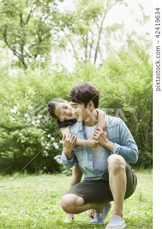 家庭，公園，自然，森林，孩子，孩子，夏天，假期，野餐，度假 42419634