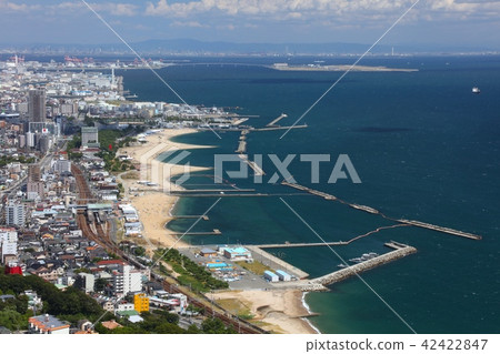 Suma海岸全景和神戶機場景觀 大阪灣 生駒山脈景觀 Suma 照片素材 圖片 圖庫