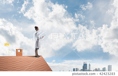Woman doctor is ready to help the whole city Woman doctor is ready to help the whole city 42423283