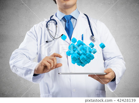 Analytical thinking of medical employee Analytical thinking of medical employee 42428139