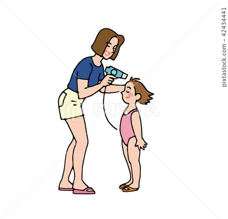 Mommy to dry her daughter's hair Mommy to dry her daughter's hair 42434441