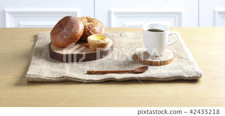 Breakfast prepared with delicious bread 42435218