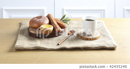 Breakfast prepared with delicious bread 42435240