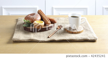 Breakfast prepared with delicious bread 42435241