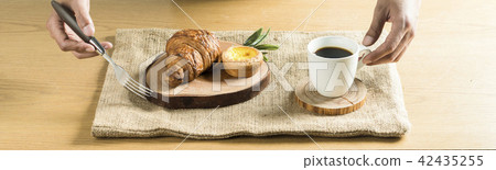 Breakfast prepared with delicious bread Breakfast prepared with delicious bread 42435255