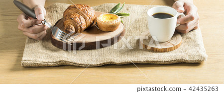 Breakfast prepared with delicious bread Breakfast prepared with delicious bread 42435263
