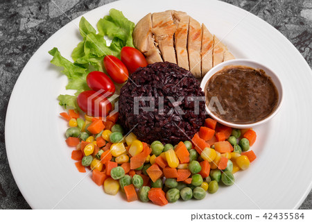 Clean food Riceberry rice with Chicken Breast Clean food Riceberry rice with Chicken Breast 42435584