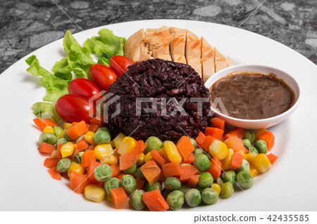 Clean food Riceberry rice with Chicken Breast Clean food Riceberry rice with Chicken Breast 42435585
