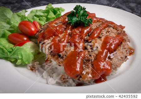 Hamburger meat with rice and salad 42435592
