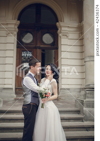 Royal wedding in the old town 42436374