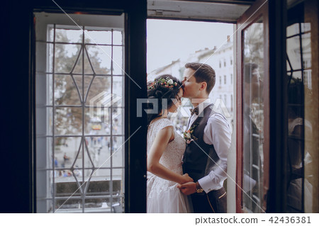 Royal wedding in the old town 42436381
