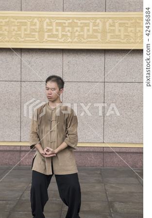 修習太極拳的武術家 修習太極拳的武術家 42436884