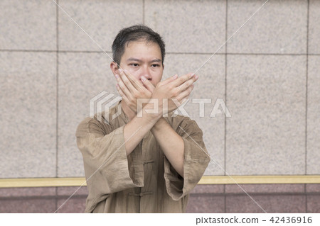 修習太極拳的武術家 42436916