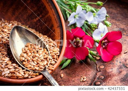 Brown flax seeds 42437331