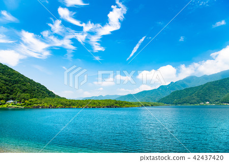 Summer view of Fuji Goko West Lake 42437420