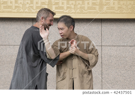 雙人練習太極擒拿術 42437501