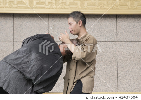 Double practice Tai Chi 42437504